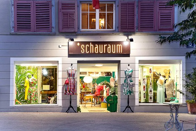 Die Boutique Schauraum bei Nacht